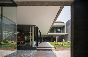 Aluminium framed balcony detail